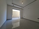 Apartment with garden for rent in Hjar Al-Nawabelseh, area of 186m