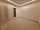 شقة طابق ثاني للايجار في عبدون بمساحة بناء 250م 