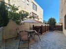 شقة ارضية مع ترس للإيجار في الجندويل بمساحة بناء 180م