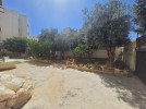 Residential building for sale in Hai Al Sahaba building area of 1000m