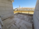 شقة طابق اول للبيع في قرية النخيل بمساحة بناء 210م