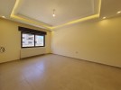 شقة طابق اول للبيع في قرية النخيل بمساحة بناء 210م