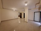 شقة مع ترس للبيع في عبدون بمساحة بناء 107م