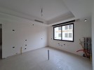 شقة طابق ثاني للبيع في عبدون بمساحة بناء 260م