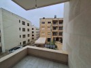شقة طابق اول للبيع في عبدون بمساحة بناء 250م