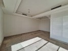 شقة طابق ثاني للبيع في عبدون بمساحة بناء 240م