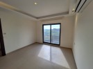 شقة طابق اول للبيع في عبدون بمساحة بناء 220م