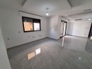 Ground floor with terrace for sale in Um Uthaina 167m