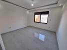 Ground floor with terrace for sale in Um Uthaina 167m