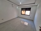 First floor apartment for sale in Um Uthaina 171m