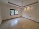 Ground floor for sale in Um Al-Summaq 245m
