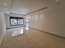 Ground floor for sale in Um Al-Summaq 245m