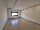 Duplex last floor with roof for sale in Um Al-Summaq 295m