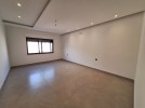 First floor apartment for sale in Um Al-Summaq 240m