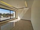 First floor for sale in Abdoun 240m