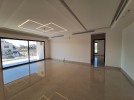 شقة طابق اول للبيع في عبدون بمساحة بناء 240م