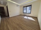 First floor for sale in Rujm Omaish - Hjara, building area of 200m