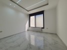 Flat apartment for sale in Hjar Al-Nawabelseh, building area of 265m
