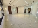 Flat apartment for sale in Hjar Al-Nawabelseh, building area of 265m