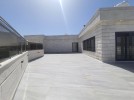 شقة اخير مع روف دوبلكس للبيع في قرية النخيل، بمساحة اجمالية 270م