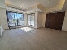 شقة ارضية مع ترس للبيع في ضاحية الامير راشد بمساحة بناء 180م