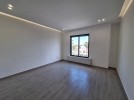 Third floor apartment for sale in Um Uthaina 180m