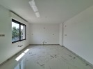 Third floor apartment for sale in Um Uthaina 180m