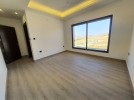 شقة ارضيه مع ترس للبيع في كوردور عبدون بمساحة بناء300م