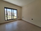 شقة ارضية مع ترس للبيع في دير غبار بمساحة بناء 155م