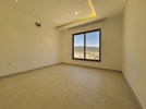 شقة ارضية طابقية ضمن منطقة سكن خاص للبيع في طريق المطار بمساحة بناء 400م