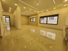 شقة ارضية مع ترس للبيع في طريق المطار بمساحة بناء 200م