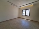 شقة طابق اول للبيع في دير غبار بمساحة بناء 300م