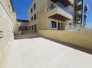 شقة ارضية مع حديقة للبيع في طريق المطار بمساحة بناء 325م
