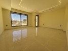 شقة ارضية مع حديقة للبيع في طريق المطار بمساحة بناء 325م