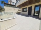 شقة ارضية مع حديقة للبيع في طريق المطار بمساحة بناء 325م