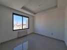 Suspended ground floor apartment for sale in the 7th Circle158m 