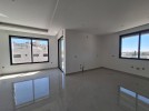 شقة اخير مع روف دوبلكس للبيع في الدوار السابع بمساحة اجمالية 193م