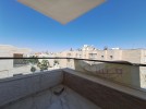 شقة طابق ثالث للبيع في الرابية بمساحة بناء 244م 