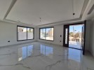 Ground floor with a terrace for sale in the Fourth Circle 235m