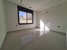 Ground floor apartment with garden for sale in Dair Ghbar 215m