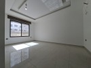 First-floor for sale in Hjar Al-Nawabelseh, area of 190m