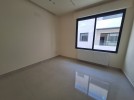Duplex apartment with a roof and terrace for sale in Umm Uthaina 150m