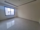 Duplex apartment with a roof and terrace for sale in Umm Uthaina 180m