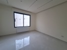Duplex apartment with a roof and terrace for sale in Umm Uthaina 180m