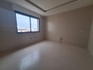 Duplex apartment with a roof and terrace for sale in Umm Uthaina 180m