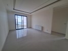 Duplex apartment with a roof and terrace for sale in Umm Uthaina 180m