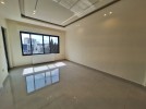 First floor apartment for sale in Umm Uthaina 150m