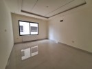 Second floor apartment for sale in Umm Uthaina 180m