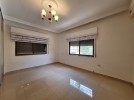 شقة طابق أرضي مع حديقة للبيع في الرابية، بمساحة بناء 227 م