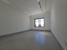 First floor for sale in Hjar Al-Nawabelseh, area of 210m